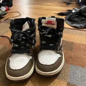 Travis Scott Jordan 1’s kids